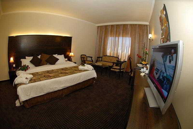Sun Hills Suites Hotel Jounieh Room photo